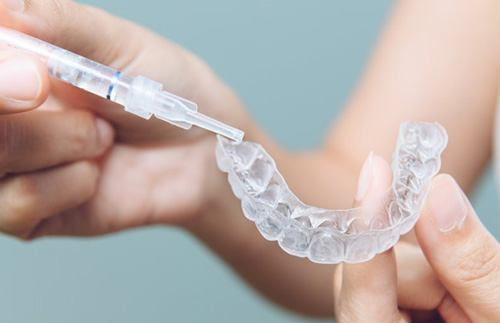 Take-home teeth whitening kit